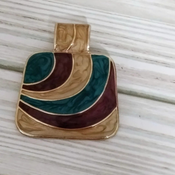 VINTAGE CLOISONNÉ TEAL, BEIGE And WINE ART DECO GOLD TONE PENDANT 2" - Picture 1 of 5